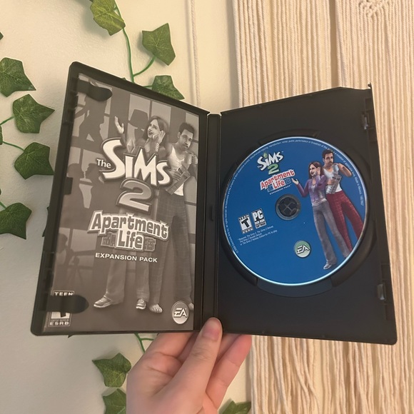 The Sims 2 Apartment Life (PC, Used, Good Condition) - Picture 2 of 4